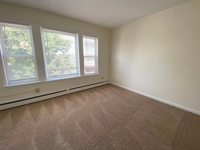 Building Photo - 133 Second St