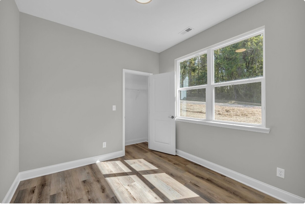 Building Photo - 102 Hogan Hts Dr