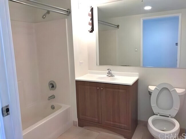 Building Photo - 425 W Beech St