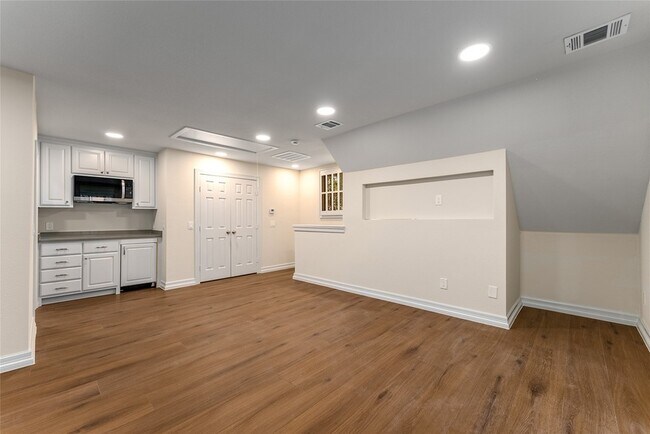 Building Photo - 3901 Hanover St