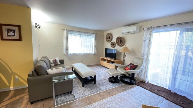 Building Photo - Furnished 2 Bdrm/2 Bath Condo in the Heart of Downtown Ashland!
