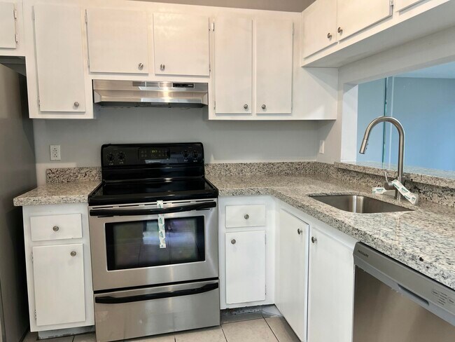 Building Photo - 7149 Golf Colony Ct