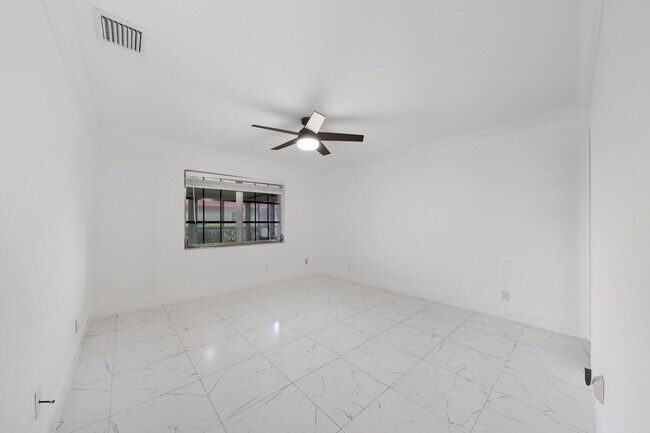 Building Photo - 1443 SW 27th Ave