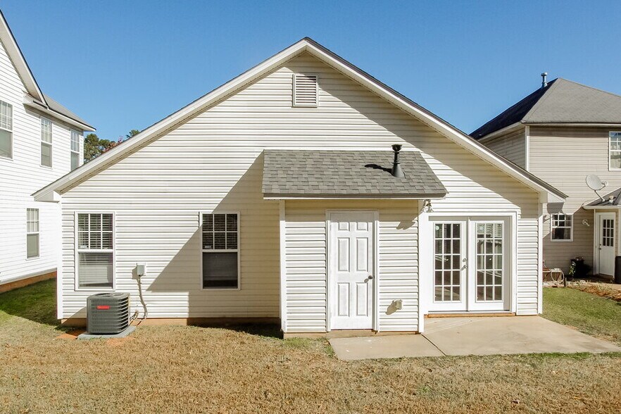 Building Photo - 344 Amir Cir