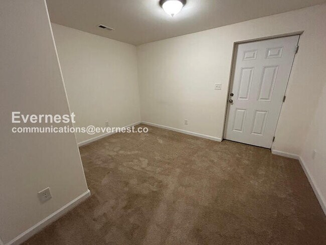 Building Photo - 102 Ridgeway St