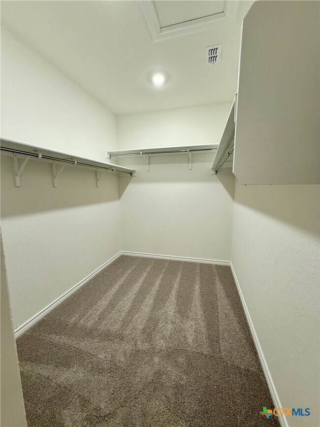 Building Photo - 433 Panther Pass