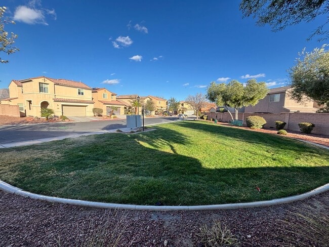 Building Photo - Gorgeous 3bed / 2.5bath home in the Silverstone Ranch community!