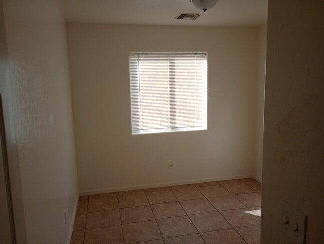 Building Photo - N Montezuma Dr