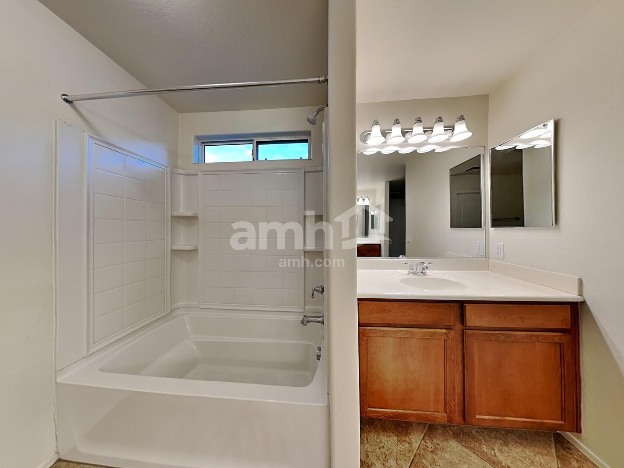 Building Photo - 4152 E Vest Ave