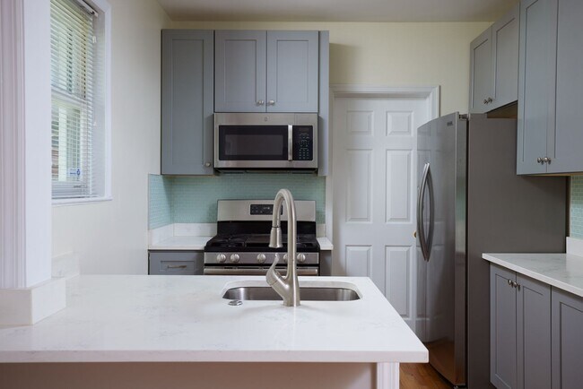 Building Photo - Charming 3BR/2BADetached Bungalow Blocks to the Arboretum is Move-in Ready!