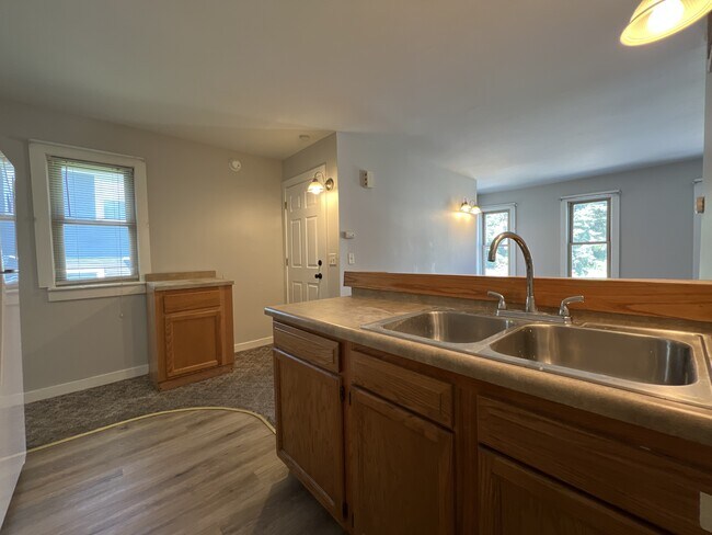 Building Photo - 582 Loras Blvd