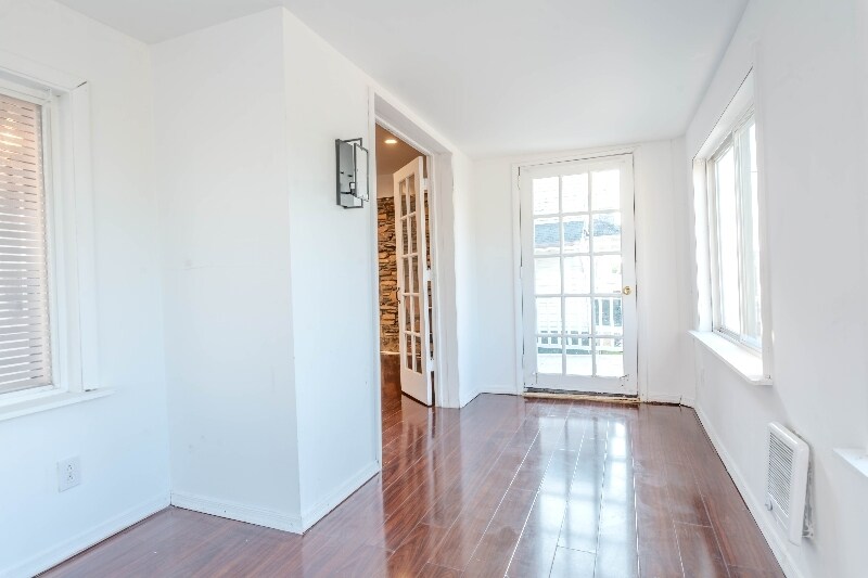 Building Photo - 301 McLean St