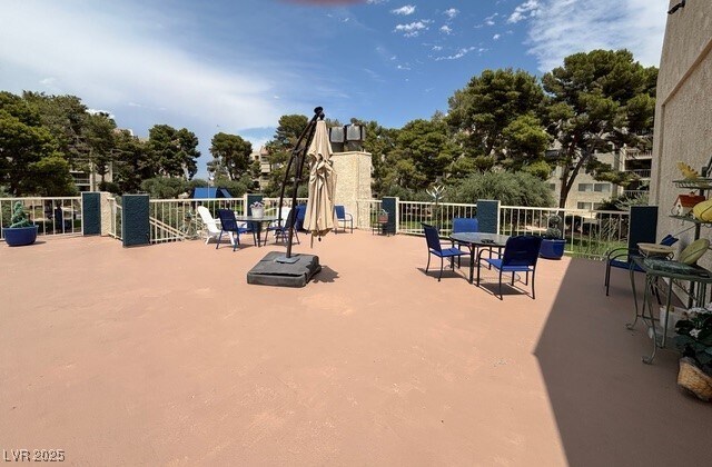 Building Photo - 750 S Royal Crest Cir