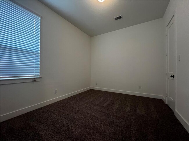 Building Photo - 10931 Cres Spg Dr