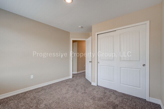 Building Photo - 678 Thimbleberry Point