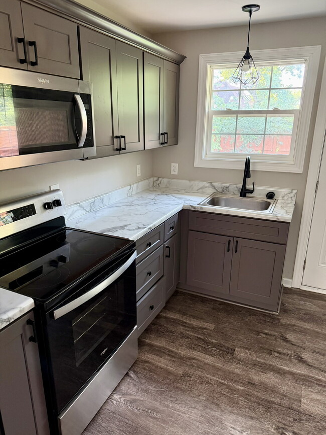 Building Photo - East Nashville 2-bedroom in a location you’ll love!
