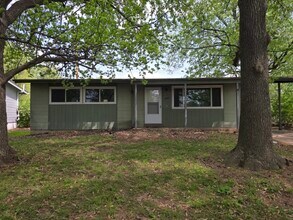 Building Photo - 10304 Bon Oak Dr