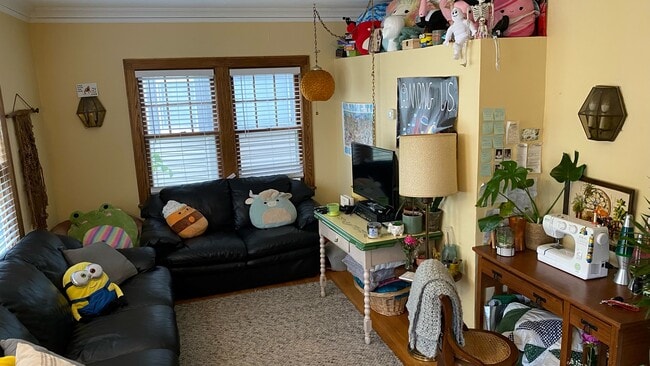 Building Photo - 319 7th Ave SE