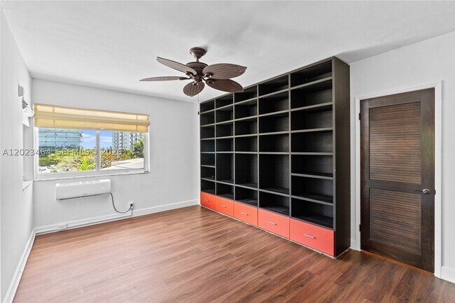Building Photo - 10190 Collins Ave