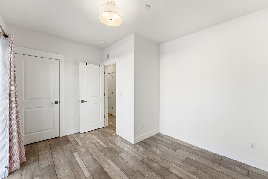 Building Photo - 3342 Santa Fe Rd