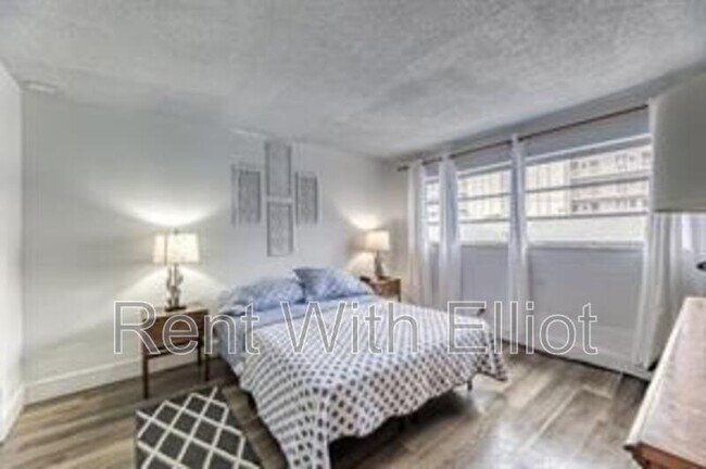 Building Photo - 200 NE 12th Ave