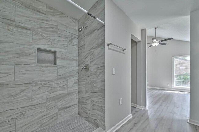 Building Photo - 17805 Villa Way Dr