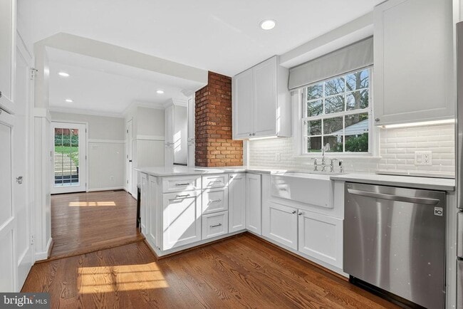 Building Photo - 3004 Marshall St