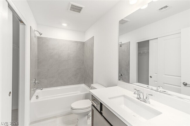 Building Photo - 5733 S Tioga Way