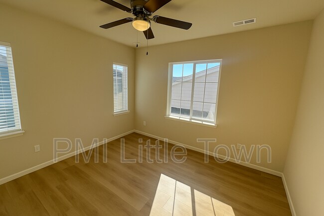 Building Photo - 8734 Middle Frk St