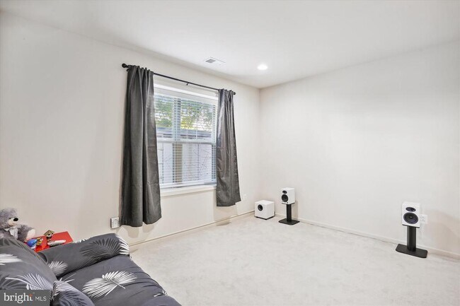 Building Photo - 13950 Estuary Dr