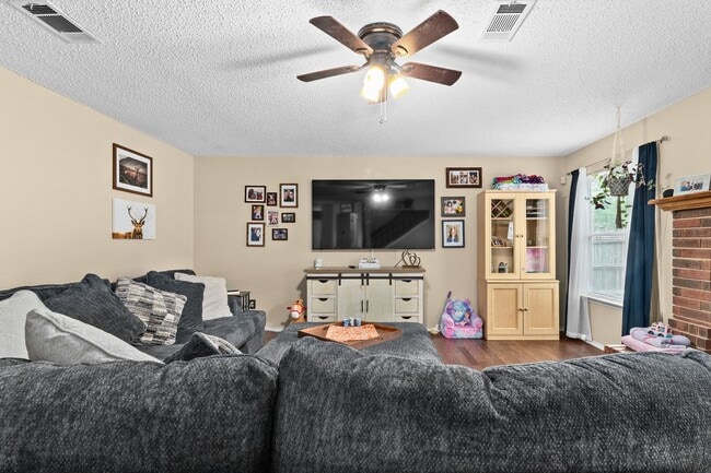 Building Photo - Texas sized home near the golf course