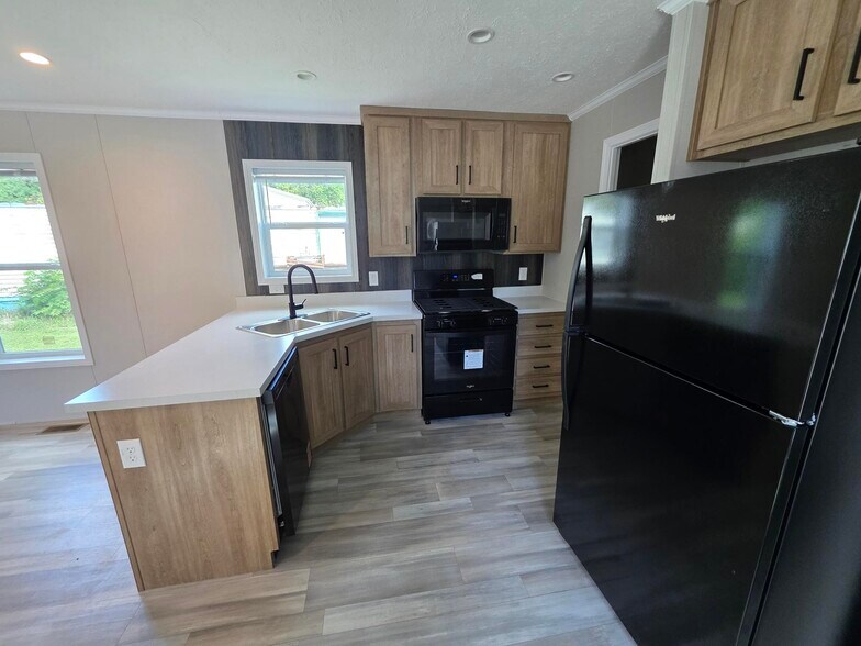 Building Photo - 92 Thomas Ln