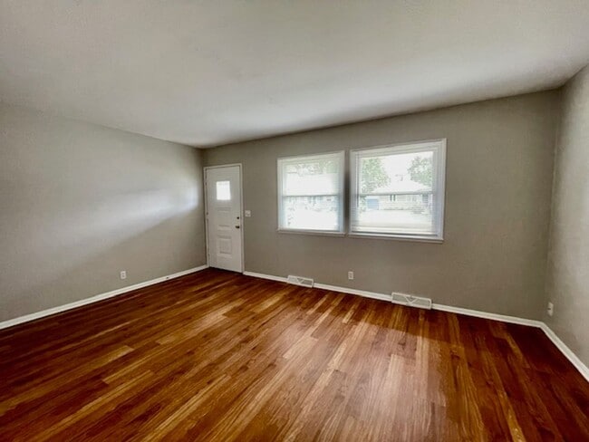 Building Photo - jp232