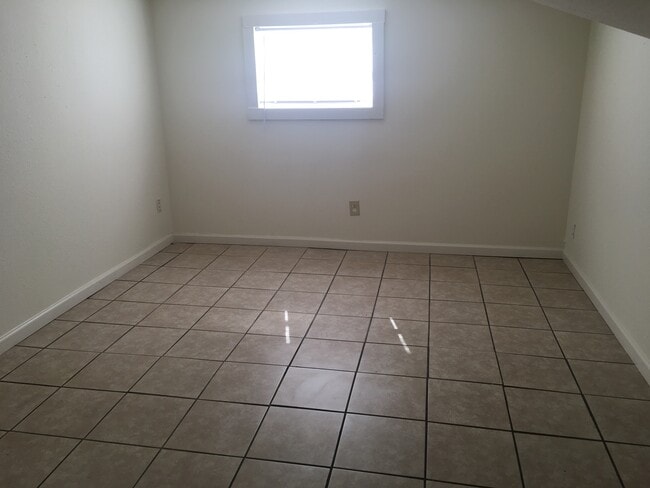 Building Photo - Livestock Auction converted to home 5 mile...
