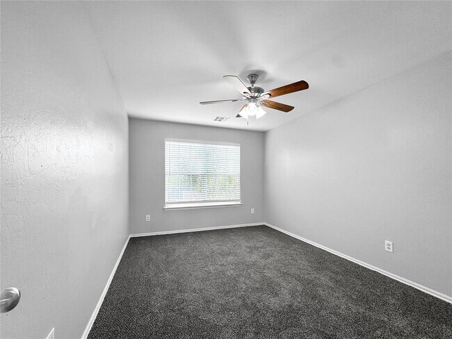 Building Photo - 2717 Sugar Pne Dr