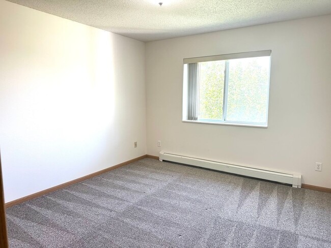 Building Photo - 2 Bedroom 2 bathroom - South Fargo