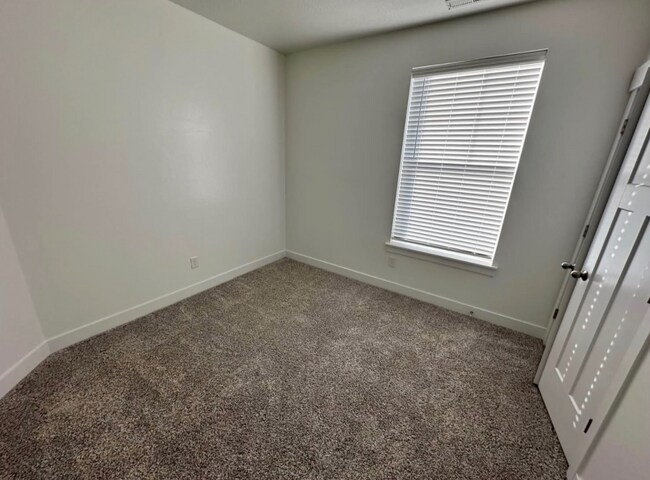Building Photo - ? For Rent: Beautiful 3-Bedroom, 2-Bathroo...