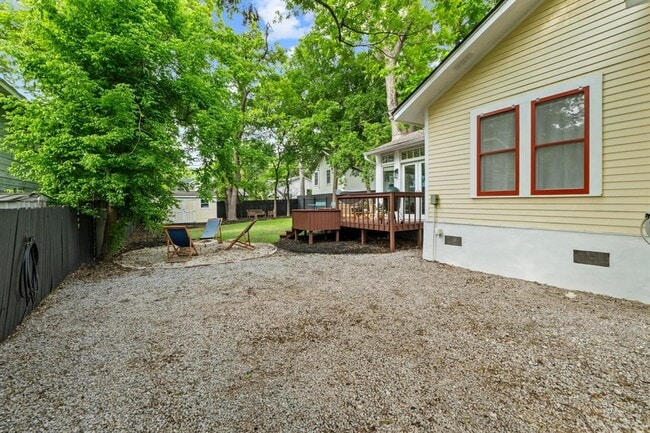 Building Photo - 605 E 43rd St