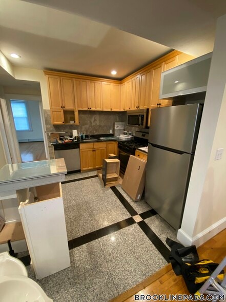 Building Photo - 69 Babcock St