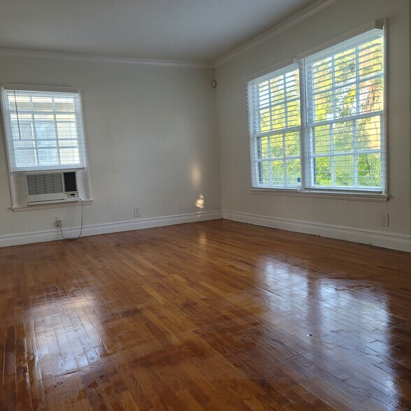 Building Photo - 5025 Cahuenga Blvd