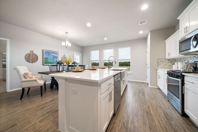 Building Photo - Gorgeous 3/2.5/2 Bonus Office!