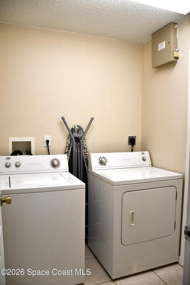 Building Photo - 995 Black Coral Ave NW