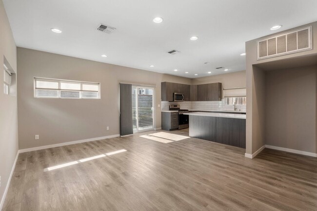 Building Photo - Modern Midtown Living