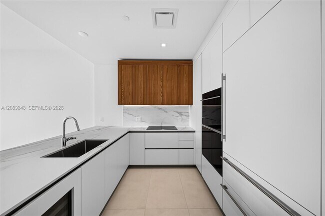 Building Photo - 1400 Biscayne Blvd