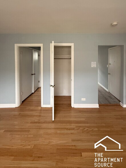 Building Photo - 6733 N California Ave