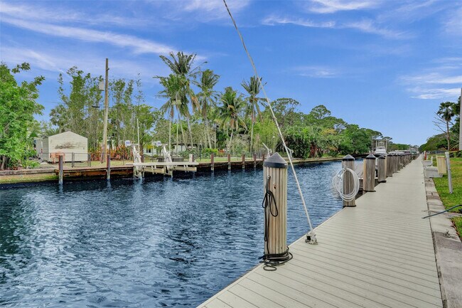 Building Photo - 1301 River Reach Dr