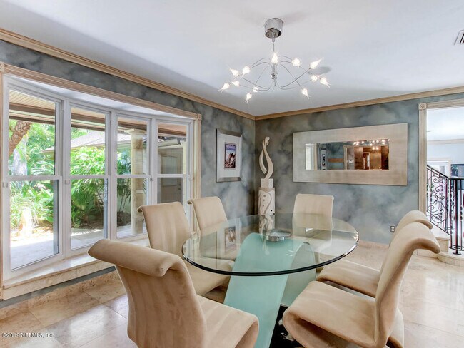 Building Photo - 88 Oakwood Rd