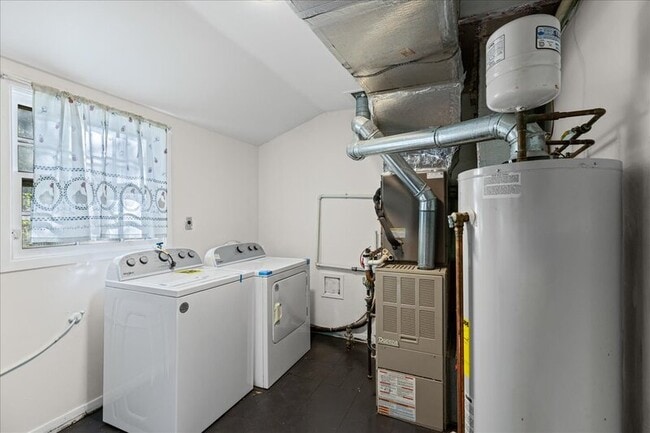 Building Photo - 114 Millbrook Dr