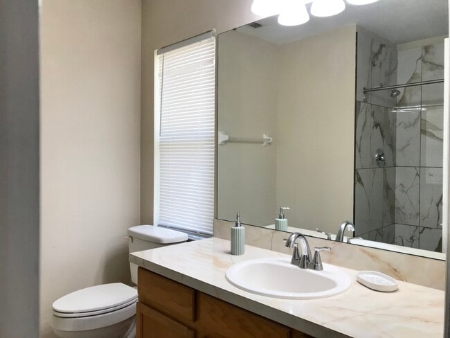 Building Photo - 989 Scenic View Cir