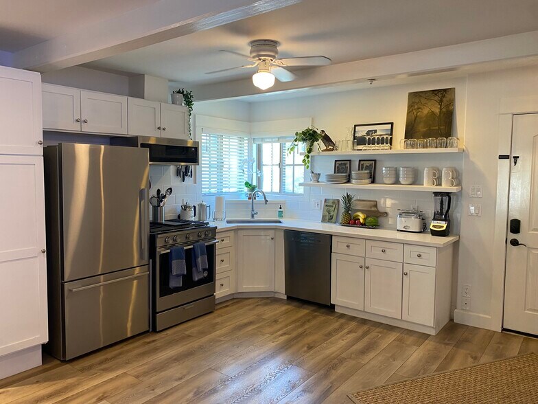 Building Photo - 226 W De La Guerra St